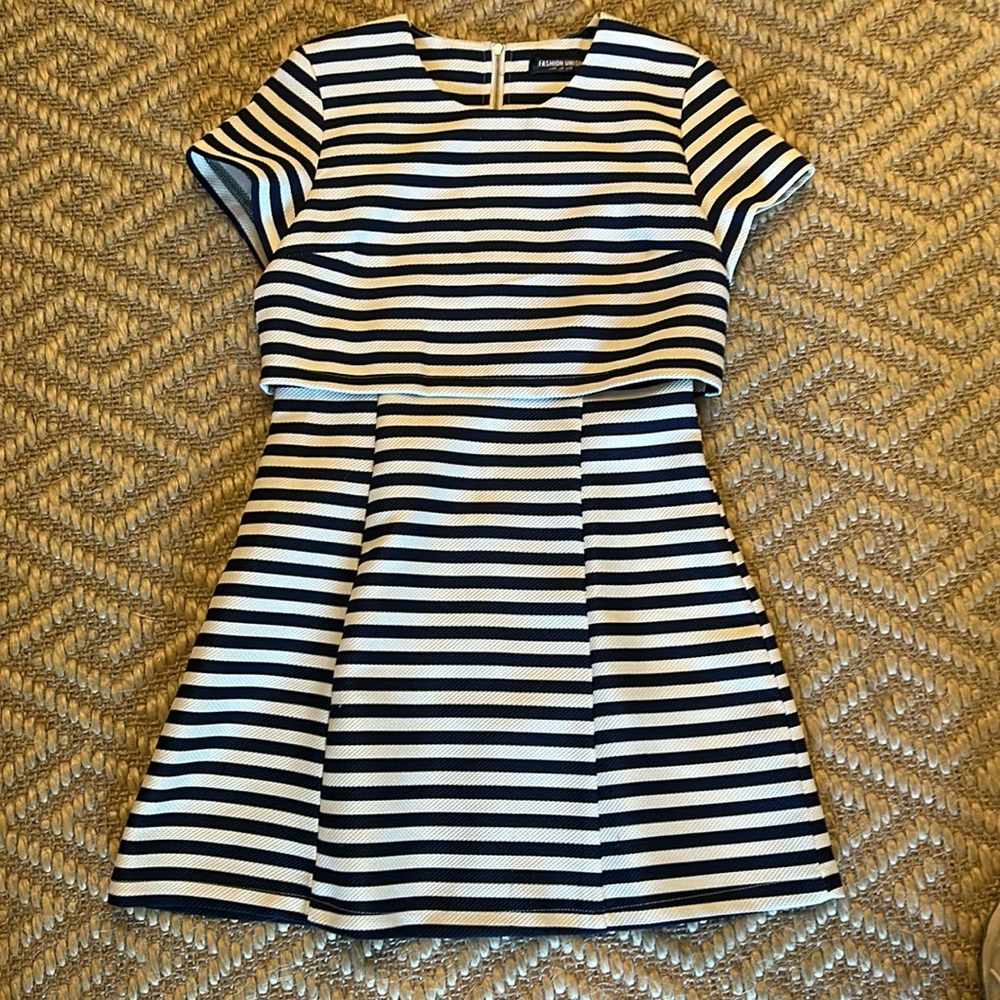 navy & white striped dress - size 8
